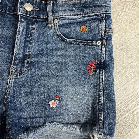 Express 4 floral denim shorts - Picture 4 of 8